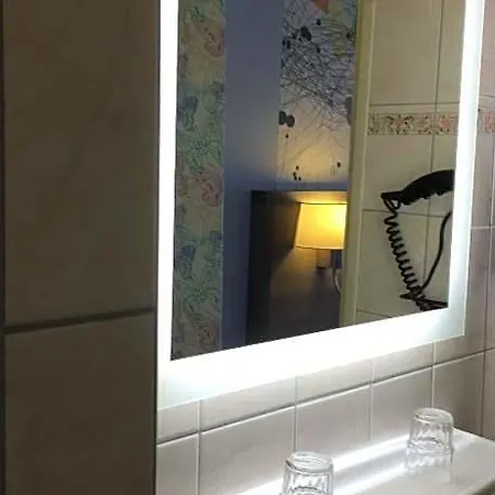 L'hotel De L Avenue Отель