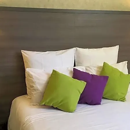 L'hotel De L Avenue 2*