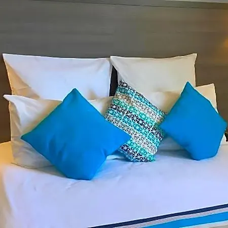 L'hotel De L Avenue 2*