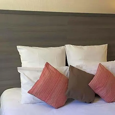 Отель L'hotel De L Avenue 2*