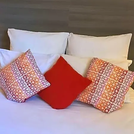 L'hotel De L Avenue 2* Тарб