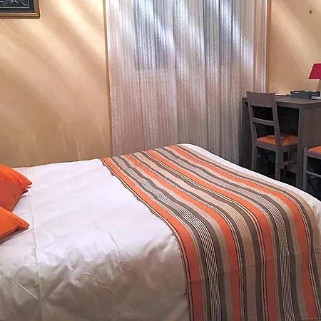 L'hotel De L Avenue Отель